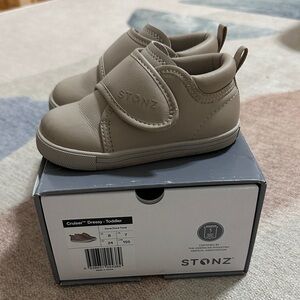 Stonz Kids Cruiser Dress Shoes in Taupe